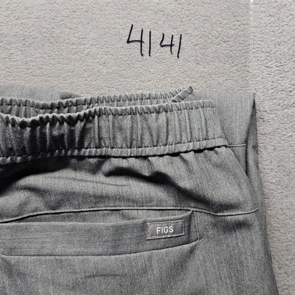 FIGS Technical Collection Mens M/S Grey Jogger Scrub Pants Medical Uniform Short